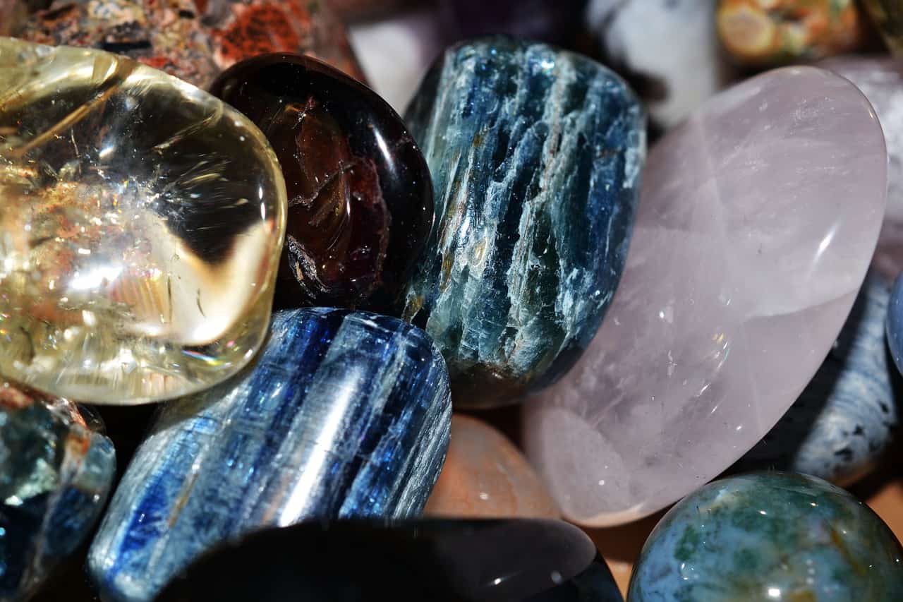 Kyanite Meanings, Healing Properties and Benefits
